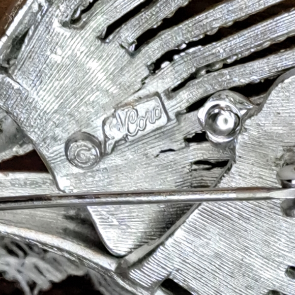Vtg Coro Pegasus 1950s Brushed Silver Tone MCM 3D Brooch - Picture 4 of 5